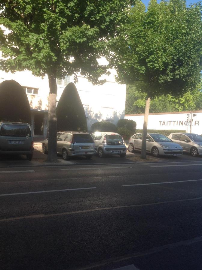 Cathedrale, Champagne Near, Park And Stores Close Reims Exteriör bild